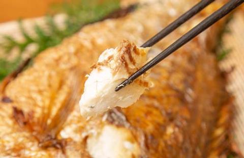 （冷蔵）ジューシーで甘み溢れる鯛の塩焼き ／ はさま あなたに逢い鯛。 鯛 真鯛 塩焼き お食い初め 祝い鯛 三重県 南伊勢町 伊勢志摩
