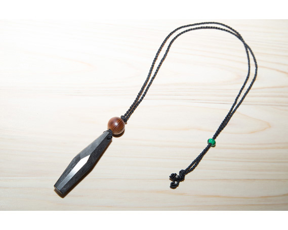 伊勢志摩備長炭　多面カット　ペンダント（神宮　御山杉　大玉付き）／アクセサリー　南伊勢町　伊勢志摩産