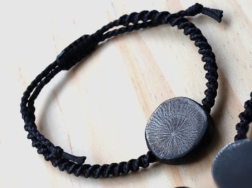 伊勢志摩備長炭 丸ブレスレット ／ アジアイロ雑貨店 アクセサリー 工芸 森の黒いダイヤ ロウビキ紐 天然物 自然素材 三重県 南伊勢町