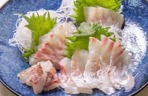 （冷蔵）驚く甘さ！ジューシーなブランド真鯛【３枚おろし・皮あり】 ／ はさま あなたに逢い鯛。 三重県 南伊勢町 伊勢志摩