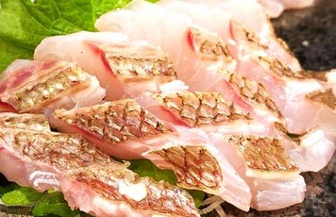 （冷蔵）驚く甘さ！ジューシーなブランド真鯛【水洗い・下処理済】 ／ はさま あなたに逢い鯛。 三重県 南伊勢町 伊勢志摩