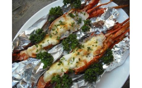 （冷凍） 伊勢志摩産 活〆半割り 伊勢海老 2尾 詰め合わせ 生食用 ／ 丸池 伊勢えび イセエビ 海の幸 三重県 南伊勢町 伊勢志摩