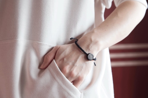 伊勢志摩備長炭 丸ブレスレット ／ アジアイロ雑貨店 アクセサリー 工芸 森の黒いダイヤ ロウビキ紐 天然物 自然素材 三重県 南伊勢町