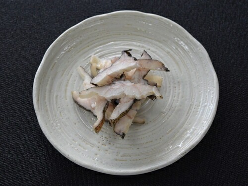 ウツボ 塩干し 約80ｇ×3袋 小分け 天然コラーゲン 海鮮 珍味 酒の肴 おつまみ 冷凍 グルメ やまきち商店 三重県 伊勢 志摩 南伊勢町 10000円 1万円 一万円