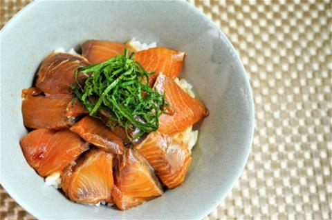 （冷凍） 天然桜ぶりの漬け丼 2パック セット ／ 三重外湾漁業協同組合 かんたん 海鮮 小分けパック 醤油漬け 海鮮丼 個包装 三重県 南伊勢町