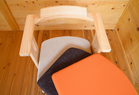 木の職人がつくる「尾鷲ヒノキ製 椅子〈１脚〉」