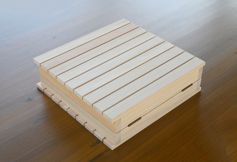 尾鷲ヒノキの折りたためる「キャンプ用テーブル」