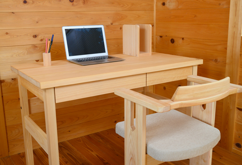 <DIYする木の机>「尾鷲ヒノキ香る ワークデスク」