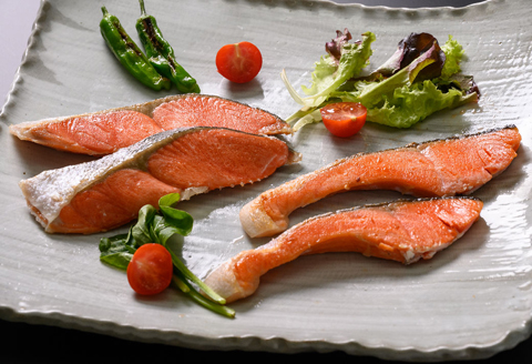 鮭問屋「熟成塩紅鮭・塩銀鮭」切身食べ比べ〈約1.9Kg〉