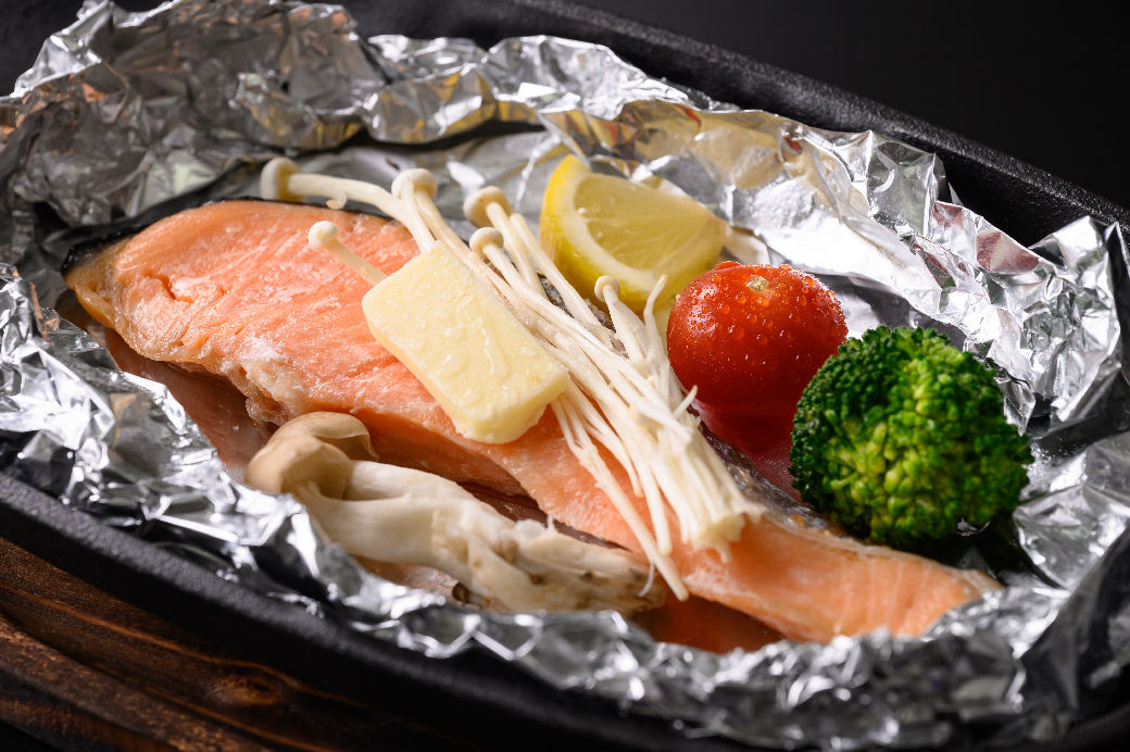 鮭切り身〈約2kg〉最速2週間でお届け！フレーク 塩 海鮮 規格外 不揃い さけ サケ 切身 シャケ 切り身 冷凍 家庭用 レシピ ムニエル ちゃんちゃん焼き 訳アリ おかず 弁当 家計応援 サーモン 魚 わけあり【MS03】