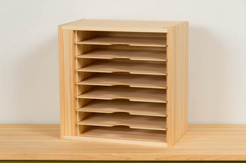 尾鷲ヒノキの細分サイコロボックス（書類棚）