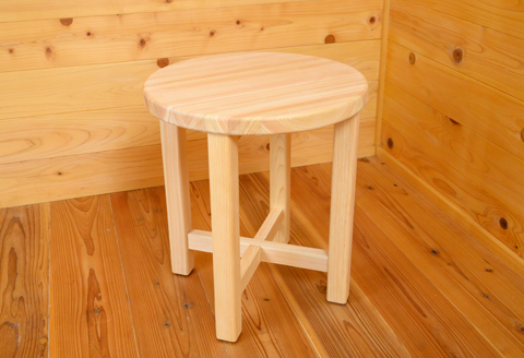 ヒノキ職人がつくる丸椅子（尾鷲ヒノキ製）