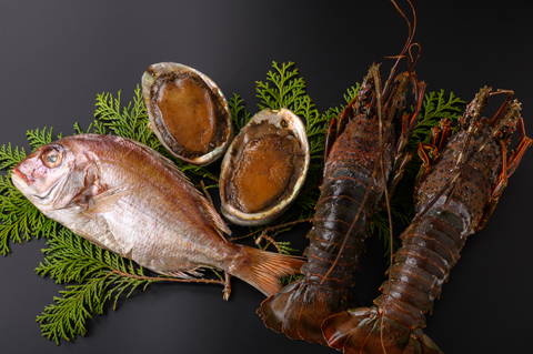 おいしい海の縁起物【鯛燻製・活冷伊勢えび・味付あわび】詰合せ
