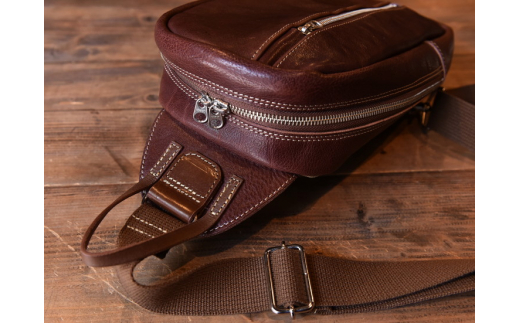 ハンドメイド　レザーワンショルダーバッグ・名入れ可能