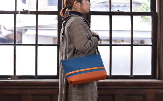ハンドメイド　八幡帆布鞄　ショルダーバッグ　ヨコ型　