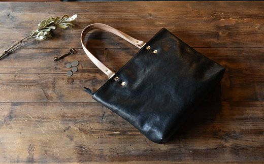 ハンドメイド　レザートートバッグ・名入れ可能　ブラッ