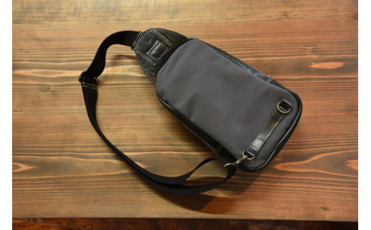 高級レザーを使った大人の　ワンショルダーバッグ　ナイ