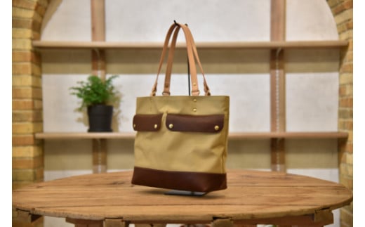 近江牛レザーと地産帆布で作った２ポケットトートバッグ