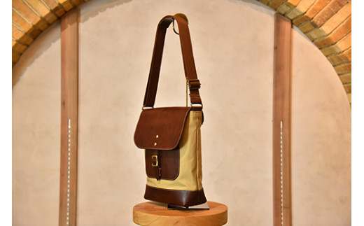 近江牛レザーと地産帆布で作ったショルダーバッグ　ダー