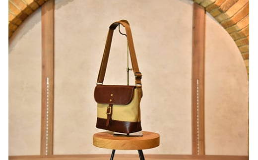 近江牛レザーと地産帆布で作ったショルダーバッグ　ダー