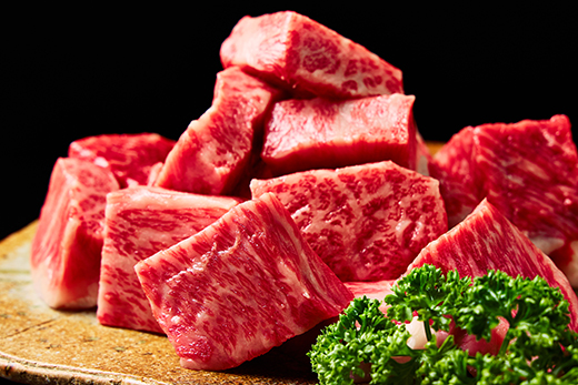 A5等級 未経産雌牛限定　近江牛サイコロステーキ　450g【FO24