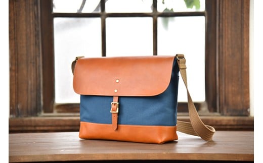 近江牛レザーと地産帆布で作ったショルダーバッグ　びわ