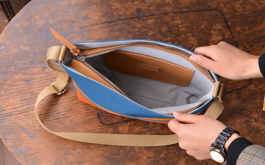 ハンドメイド　八幡帆布鞄　ショルダーバッグ　ヨコ型　