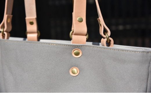 岡喜近江牛レザーと帆布のトートバッグ　グレー（琵琶湖