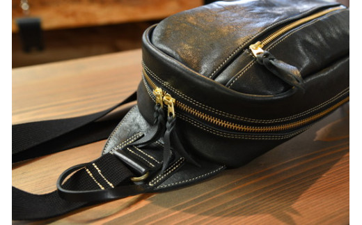 高級レザーを使った大人の　ワンショルダーバッグ　ナイ