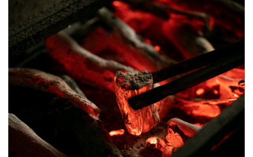 国産うなぎ　備長炭地焼き蒲焼き180g以上×1尾　タレ付き×1