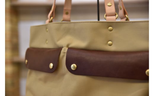 近江牛レザーと地産帆布で作った２ポケットトートバッグ