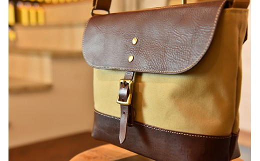 近江牛レザーと地産帆布で作ったショルダーバッグ　ダー