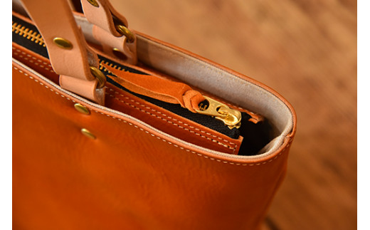 近江牛レザーを贅沢に使ったトートバッグ　ブライトキャ