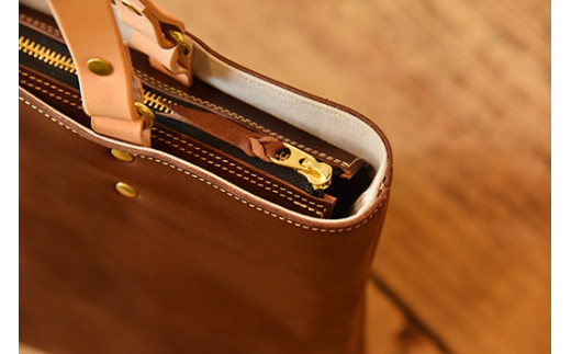 近江牛レザーを贅沢に使ったトートバッグ　ダークウォル