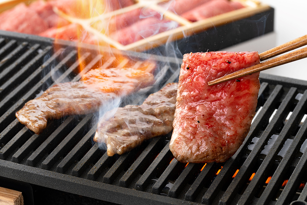 【カネ吉山本】近江牛特選リブロース焼肉300g【Y160W】