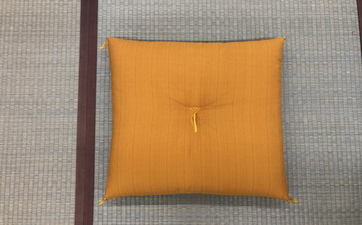 ワタセのカラー手作り座布団　「座り上手は座布団から」