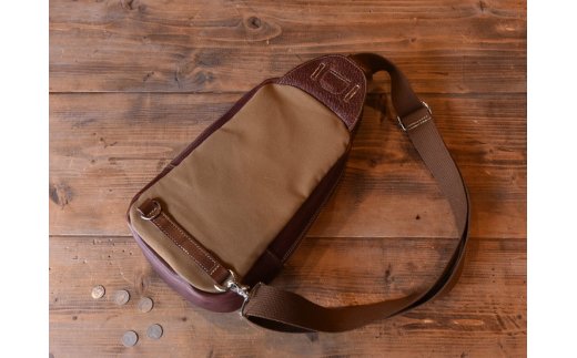 ハンドメイド　レザーワンショルダーバッグ・名入れ可能