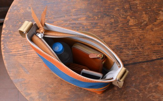 ハンドメイド　八幡帆布鞄　ショルダーバッグ　タテ型　