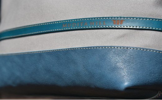 岡喜近江牛レザーと帆布のトートバッグ　グレー（琵琶湖