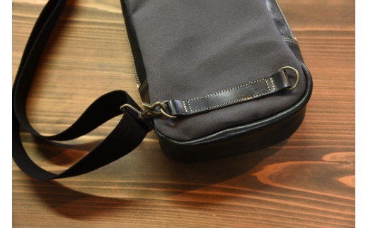 高級レザーを使った大人の　ワンショルダーバッグ　ナイ