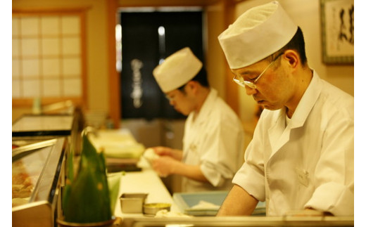 プレミアムびわます棒寿しとひさご寿し名物の鯖寿し詰合