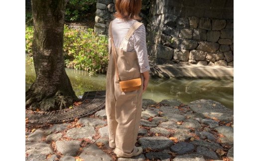 【八幡レザー 】お財布ポシェット（キャメル）【DP03W】