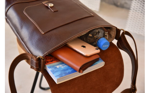 リッチオイルレザー(岡喜近江牛レザー）で作った　ショル