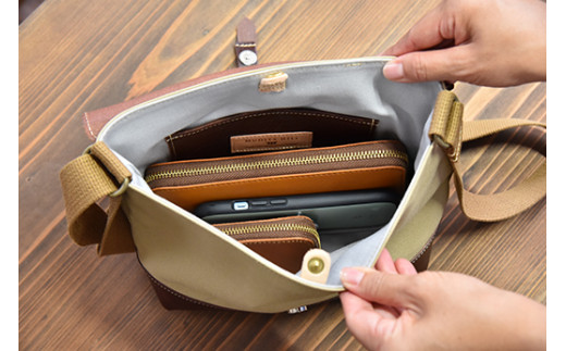 近江牛レザーと地産帆布で作ったショルダーバッグ　ダー