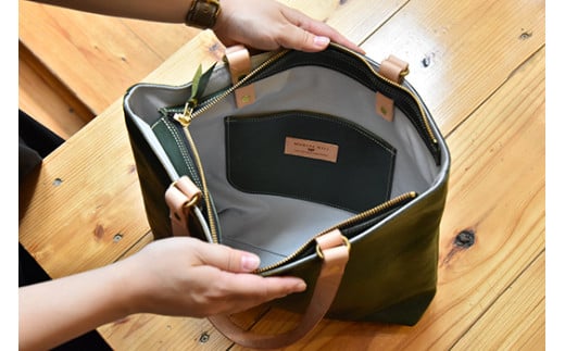 近江牛レザーを贅沢に使った　本革トートバッグ　ディー