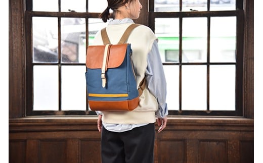 近江牛レザーと地産帆布で作ったフラップ付きリュック　