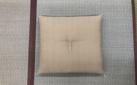 ワタセのカラー手作り座布団　「座り上手は座布団から」