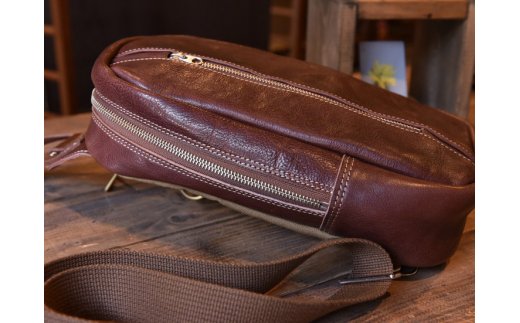 ハンドメイド　レザーワンショルダーバッグ・名入れ可能