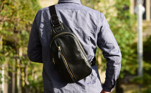 高級レザーを使った大人の　ワンショルダーバッグ　ナイ