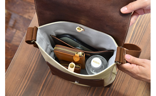 近江牛レザーと地産帆布で作ったショルダーバッグ　ダー